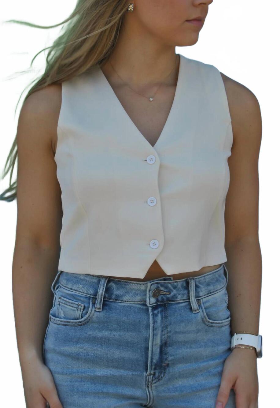 NEW DAVI & DANI cropped v neck vest in cream